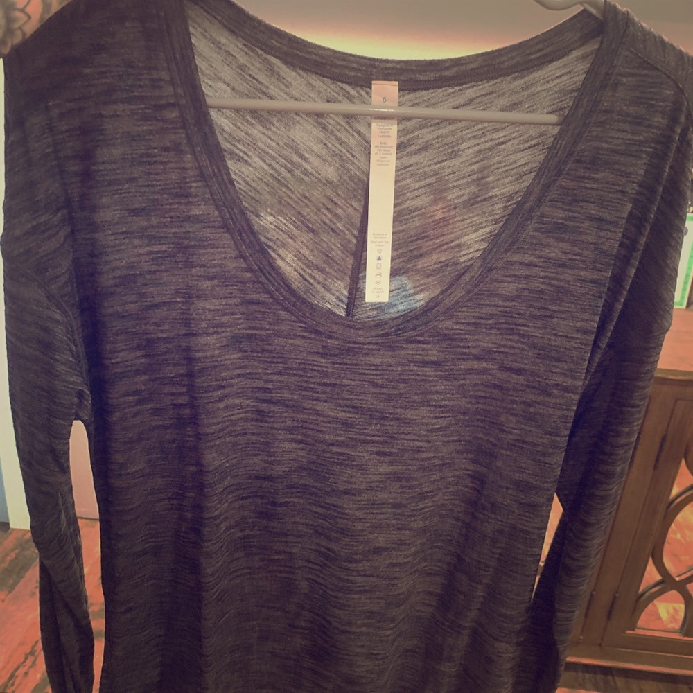 Lululemon SZ 6 top